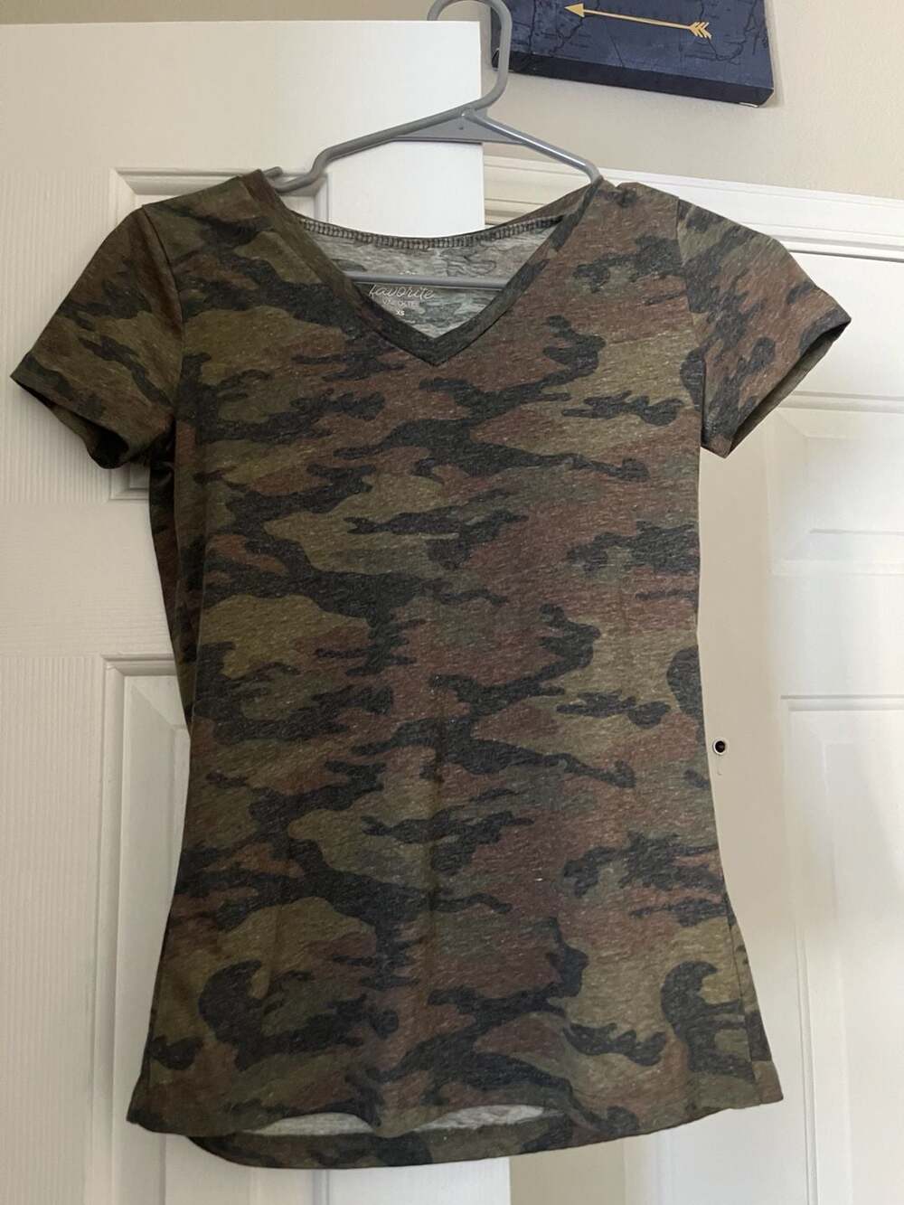 Rue21 Favorite V-Neck Tee Size XS Camo Green Short Sleeve
